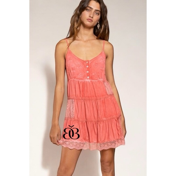 POL Candy Apple Floral Embroidered Lace Inset Tiered Tunic Top - Picture 2 of 11